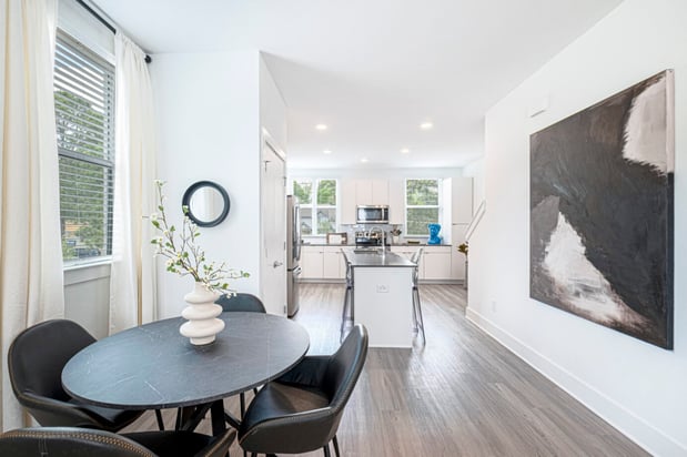 Images Saylor at Southside Trail | Luxury Townhomes for Rent