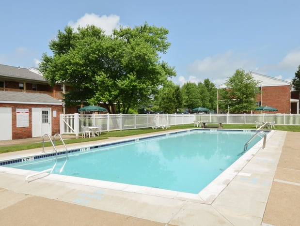 Images Country Manor Apartments