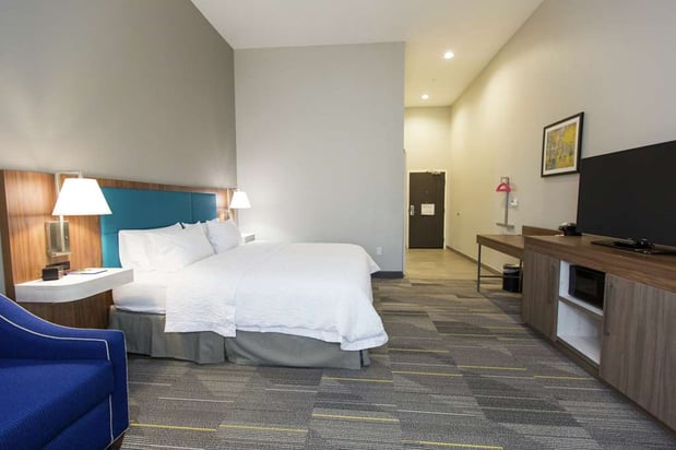 Images Hampton Inn Mustang