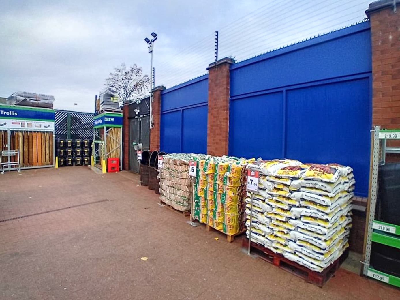 Images B&M Home Store with Garden Centre