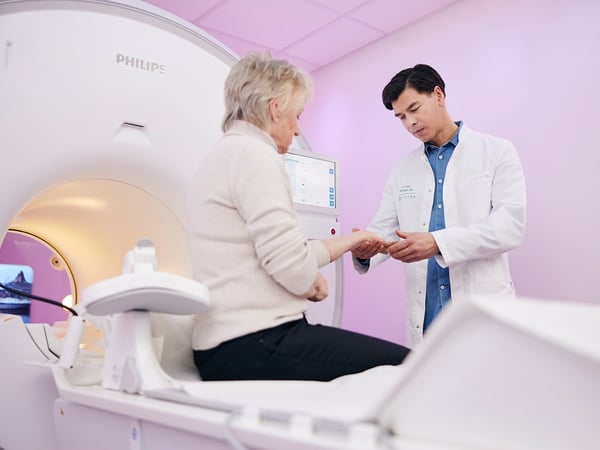Radiologe Dr. Ho aus Münster mit Patientin