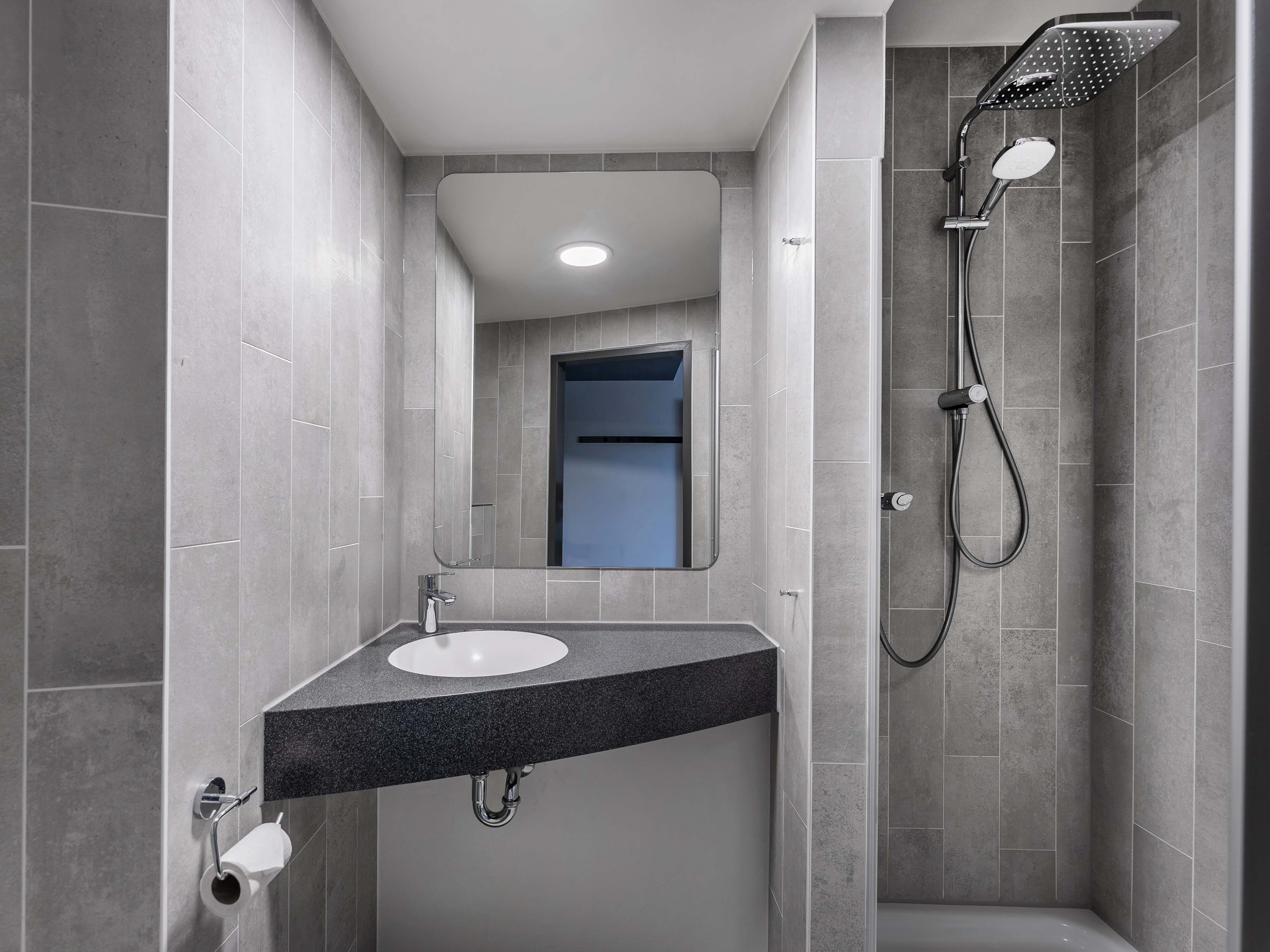 B&B HOTEL Freiburg-Süd, Munzinger Straße 1b in Freiburg