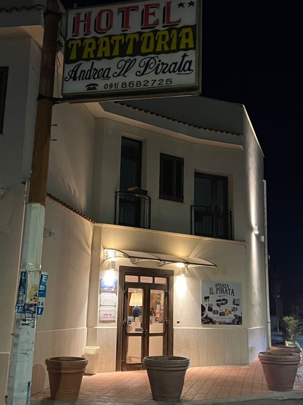 Andrea Il Pirata - Ristorante - Hotel - Parcheggio Aeroporto Palermo