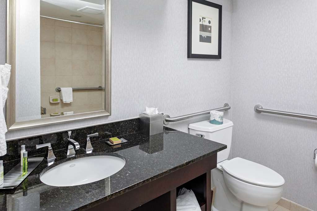 Guest room bath