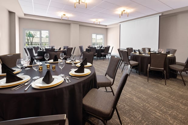 Images Crowne Plaza Nashville Airport by IHG