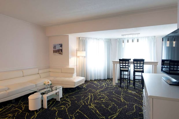 Images The Roslyn, Tapestry Collection by Hilton