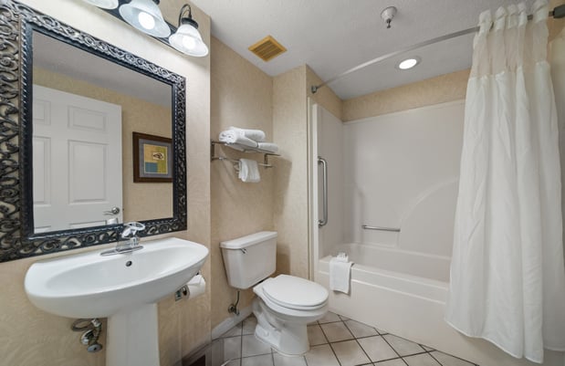 Images Holiday Inn & Suites Clearwater Beach S-Harbourside by IHG