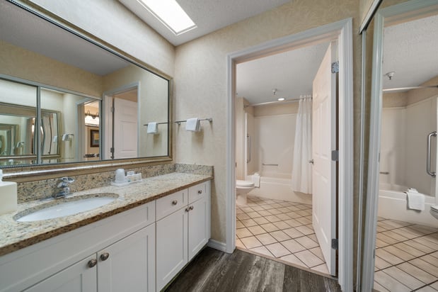 Images Holiday Inn & Suites Clearwater Beach S-Harbourside by IHG