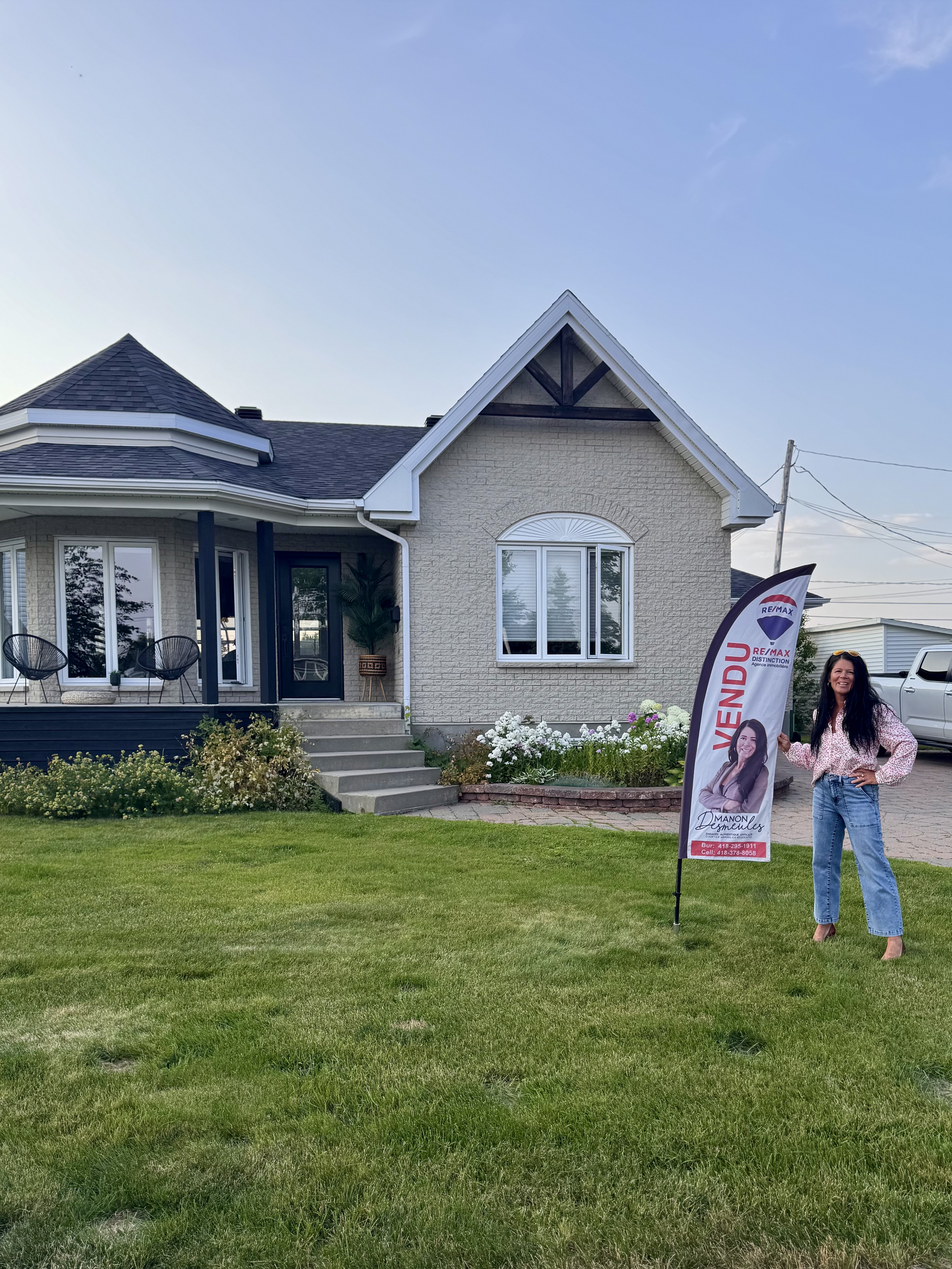 Images Manon Desmeules Immobilier Inc. Courtier immobilier résidentiel chez RE/MAX DISTINCTION