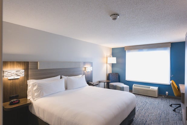 Images Holiday Inn Express & Suites Marquette by IHG