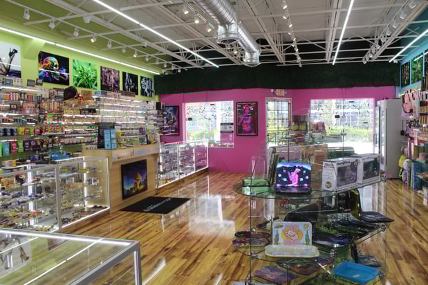 Images World of Smoke & Vape - Lake Park