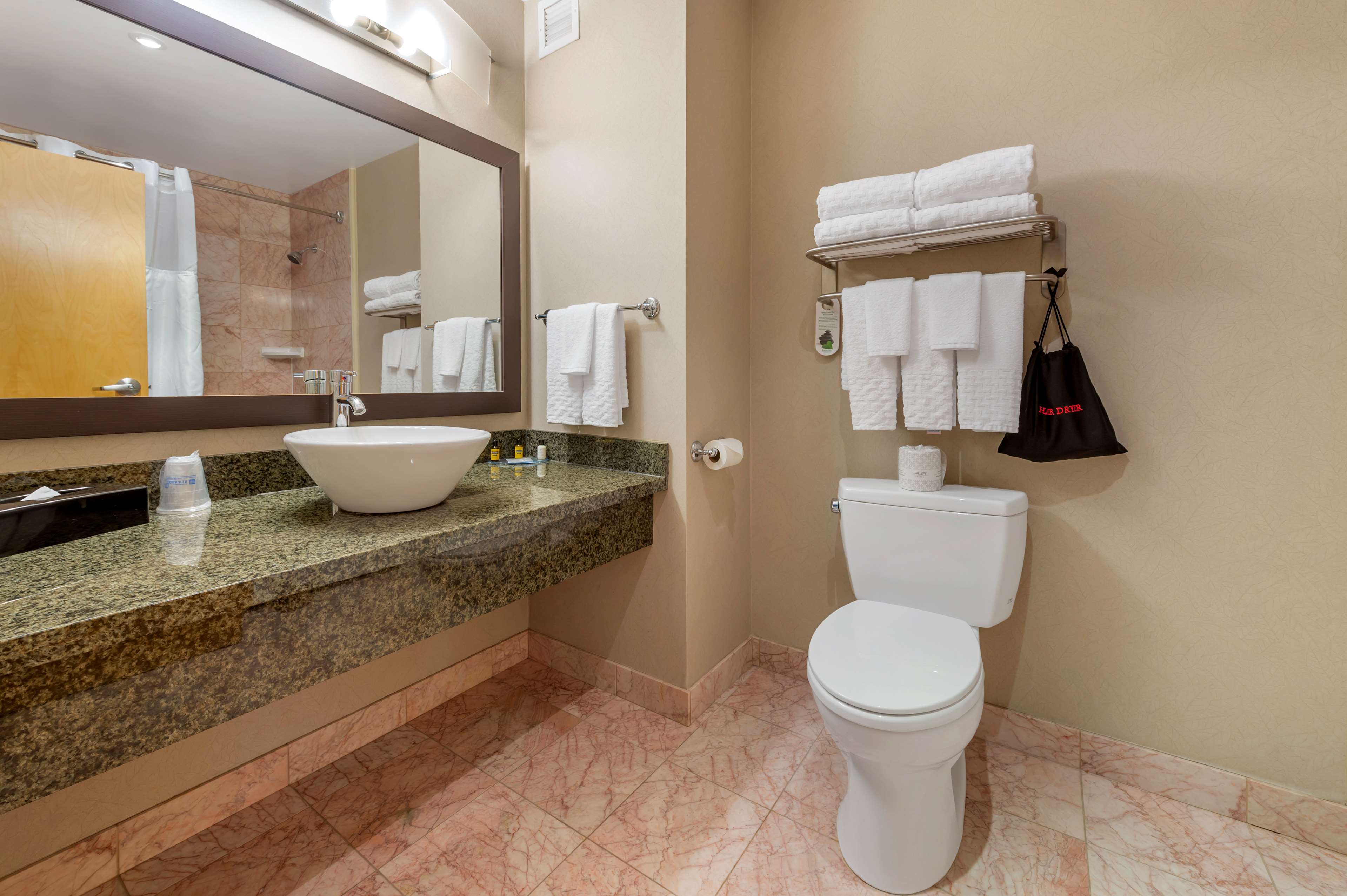 bathroom Best Western Plus Perth Parkside Inn & Spa Perth (613)326-0082
