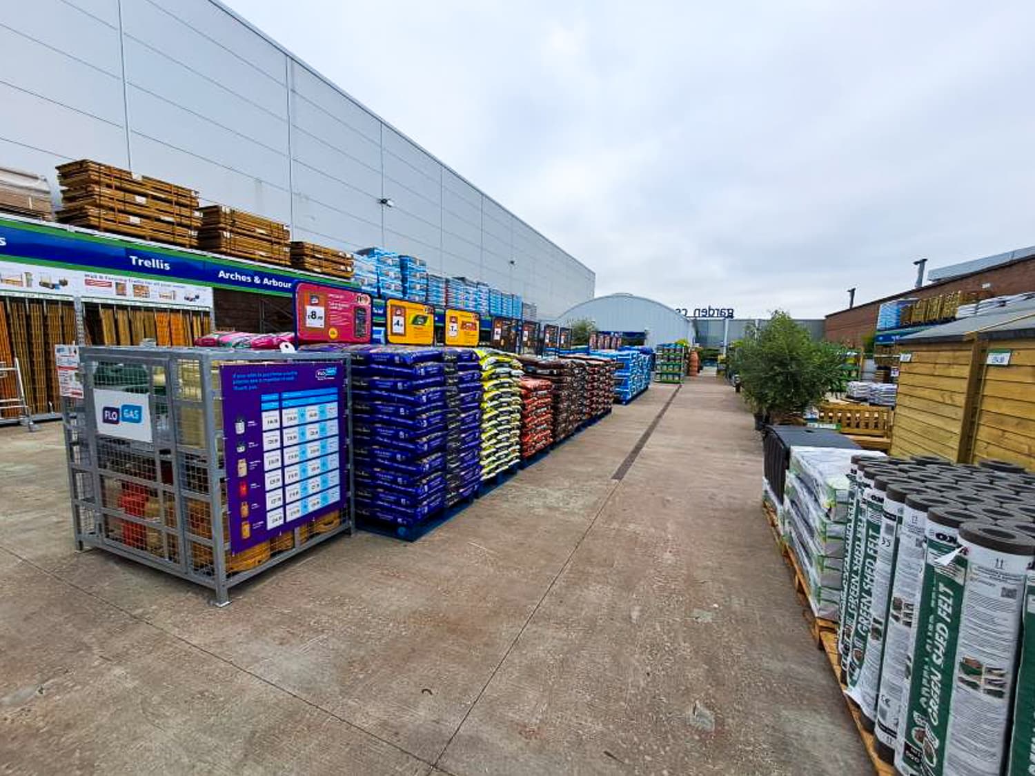 Images B&M Home Store with Garden Centre