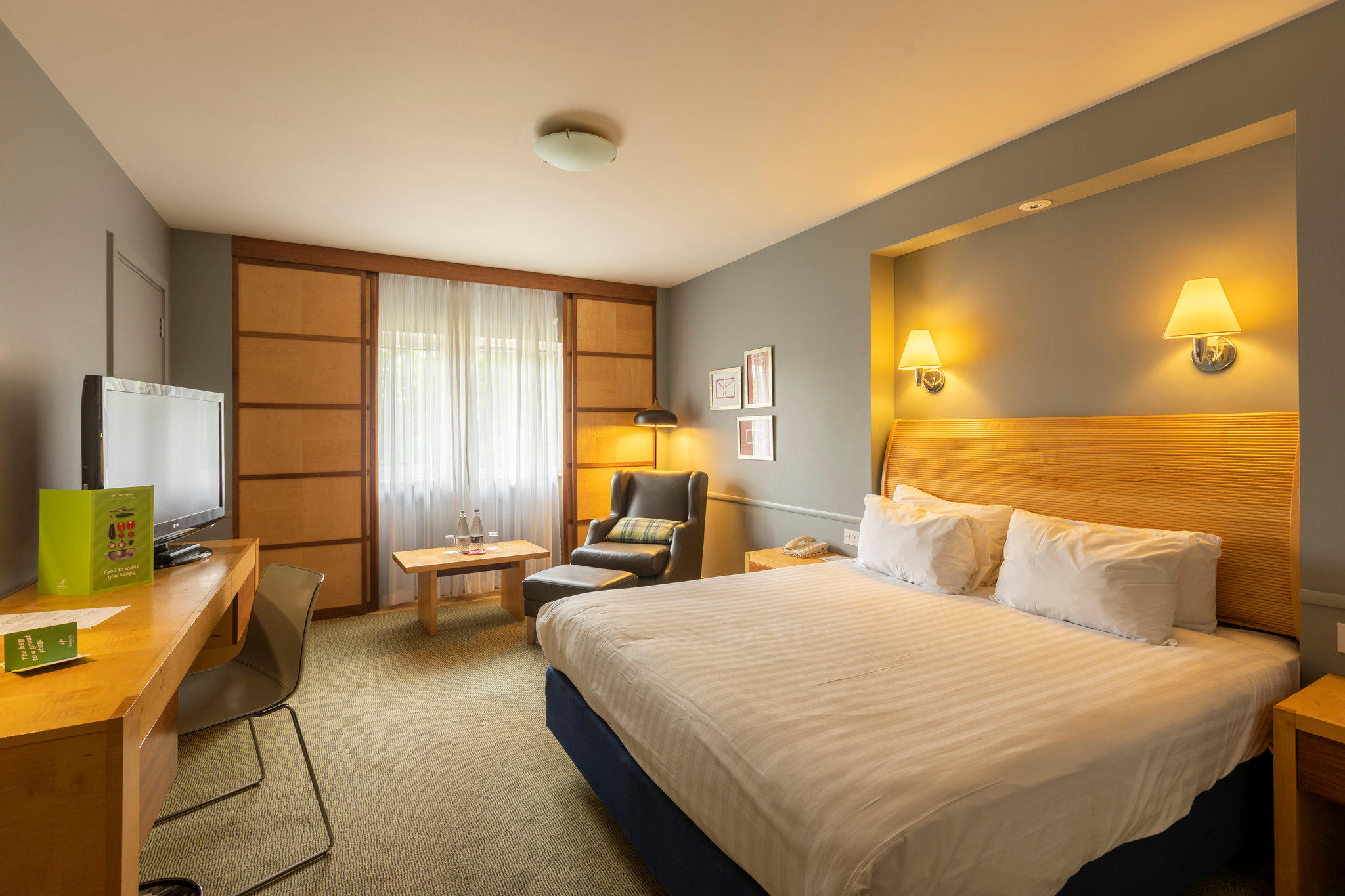 Images Holiday Inn Guildford, an IHG Hotel