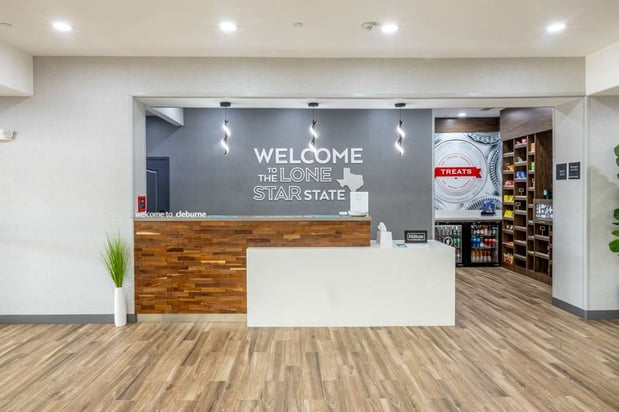 Images Hampton Inn & Suites Cleburne