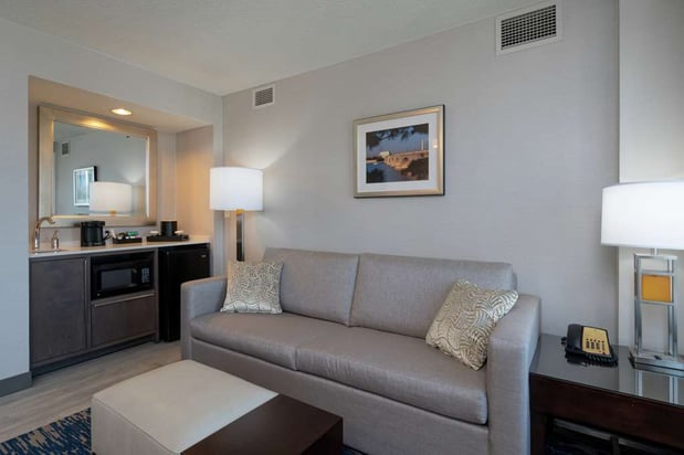 Images Embassy Suites by Hilton Alexandria Old Town