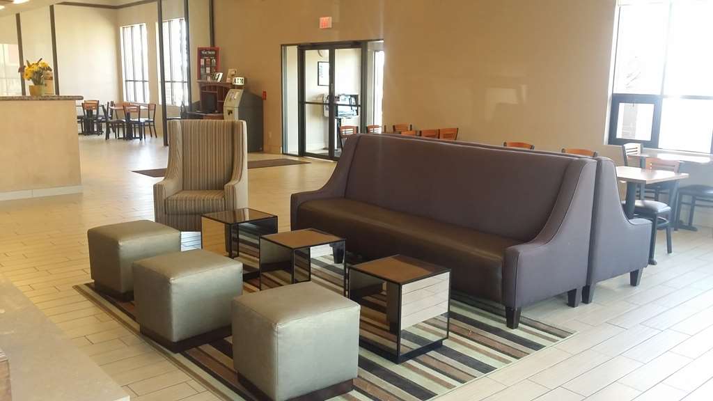 Hotel Lobby Best Western Ambassador Inn & Suites Wisconsin Dells (608)254-4477