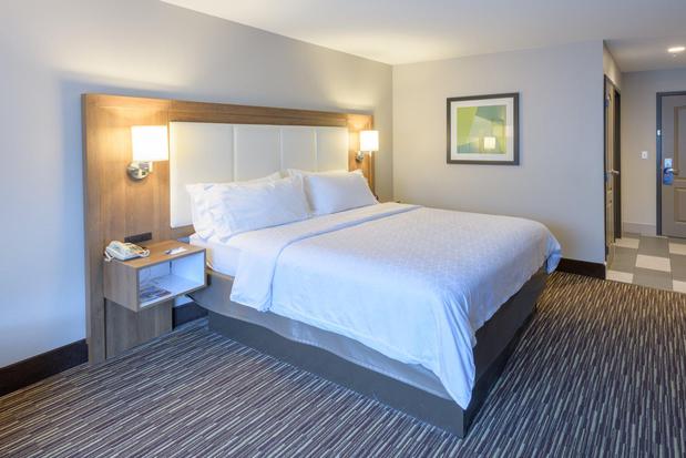 Images Holiday Inn Express & Suites Jamestown by IHG