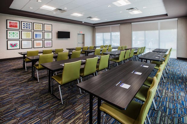 Images Holiday Inn Express & Suites Canton, an IHG Hotel