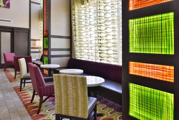 Images Hampton Inn & Suites Dallas Market Center