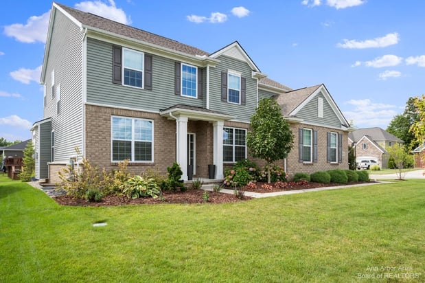 Images Daniel DeCapua, Realtor - The Spotlight Real Estate Team - Ann Arbor / Brighton