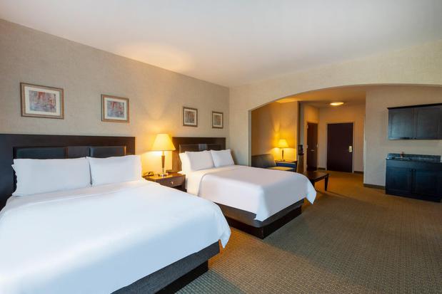 Images Holiday Inn Express & Suites North East (Erie I-90 Exit 41), an IHG Hotel