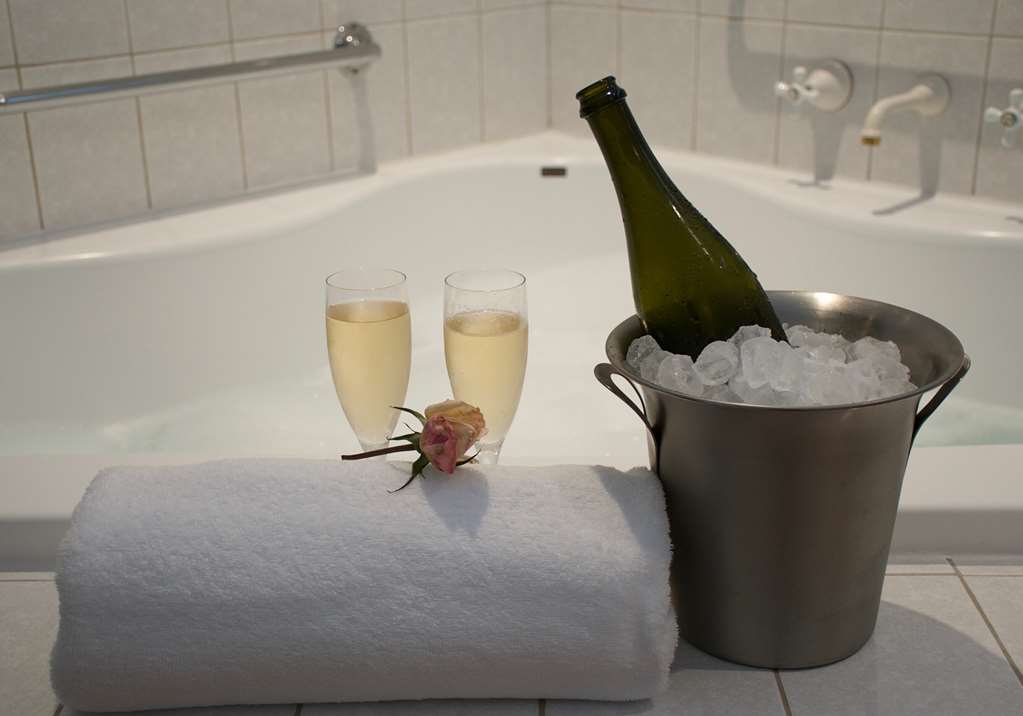 Executive Spa Suite SureStay By Best Western The Clarence On Melville Albany (08) 9841 4144