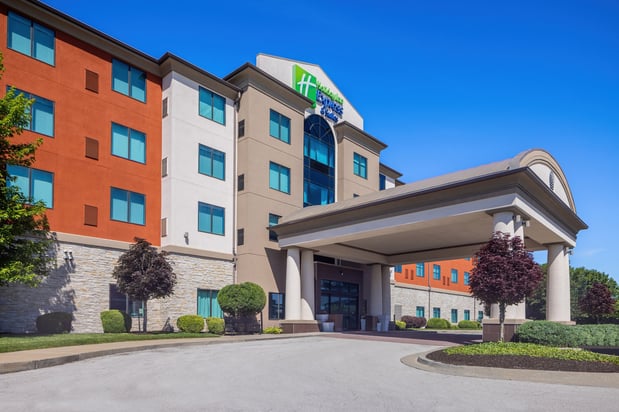 Images Holiday Inn Express & Suites Kansas City Airport by IHG