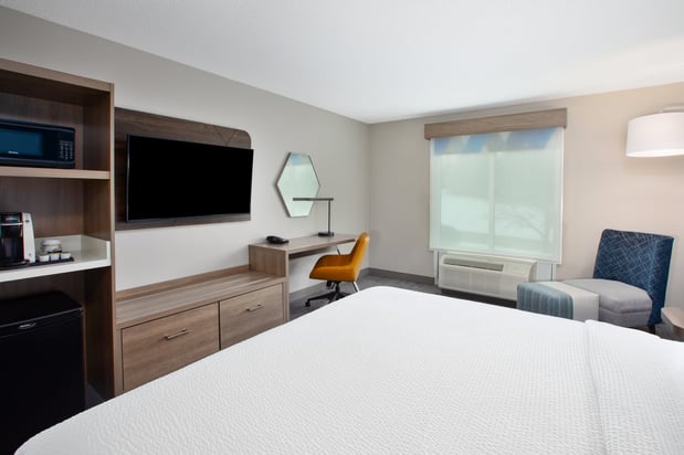 Images Holiday Inn Express & Suites Grand Rapids-North by IHG
