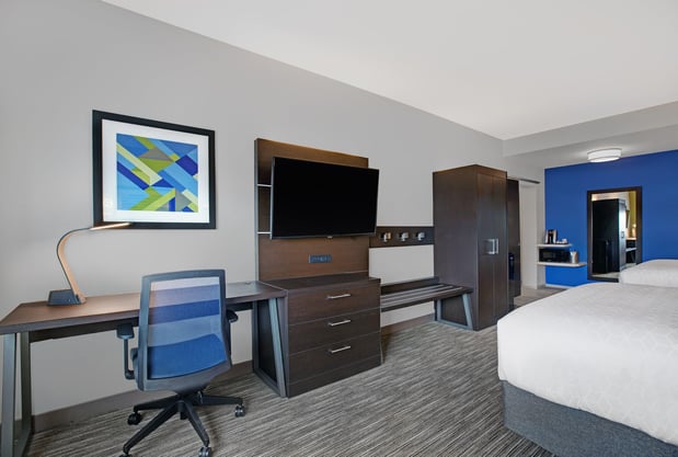 Images Holiday Inn Express & Suites Milwaukee - Brookfield by IHG