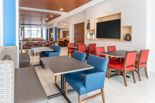 Images Holiday Inn Express & Suites Milwaukee – West Allis by IHG