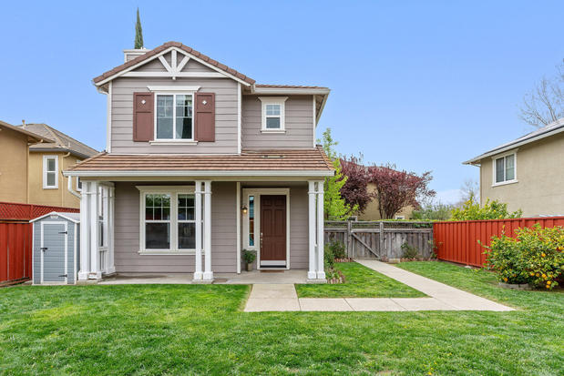 Images Michelle Torretta, REALTOR | The Agency