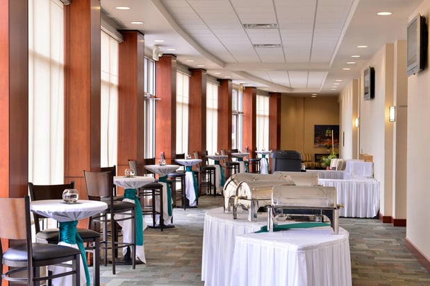 Images Holiday Inn Madison at the American Center by IHG