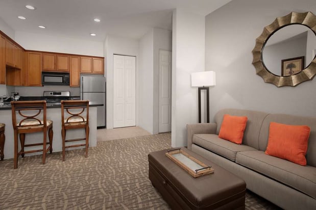 Images Embassy Suites by Hilton    La Quinta Hotel & Spa