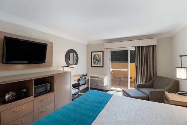 Images Best Western Woodland Hills Inn