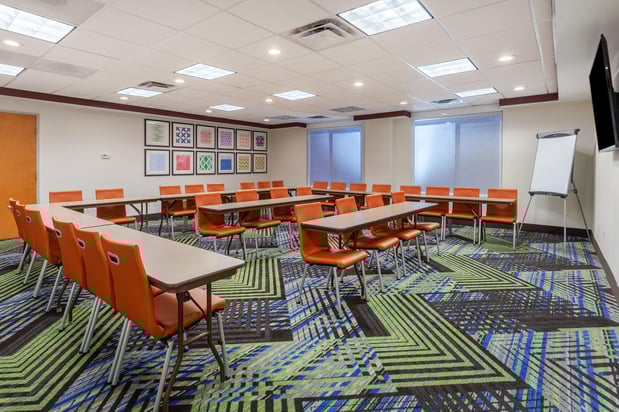 Images Holiday Inn Express & Suites Cedar Falls - Waterloo by IHG
