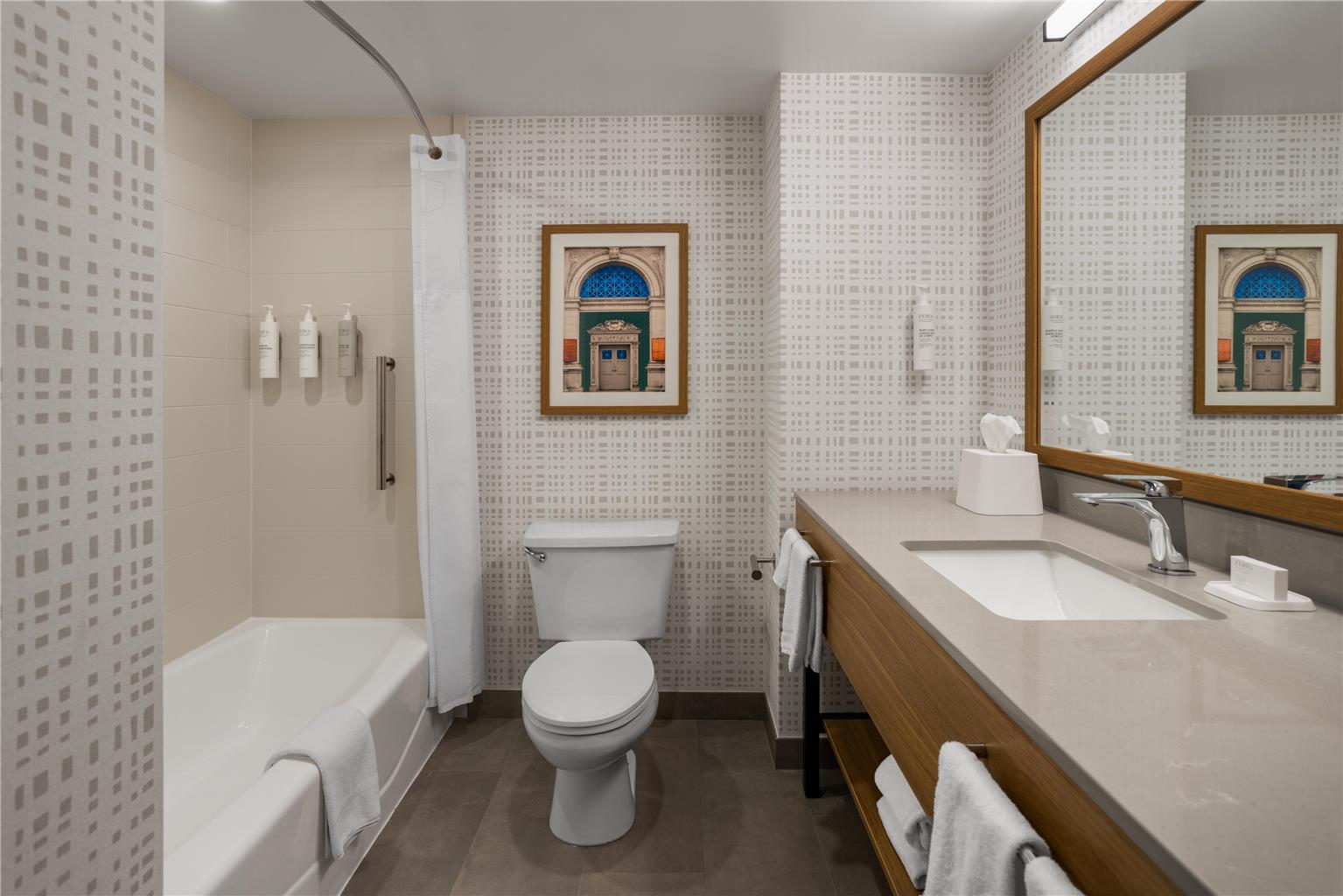 Guest room bath