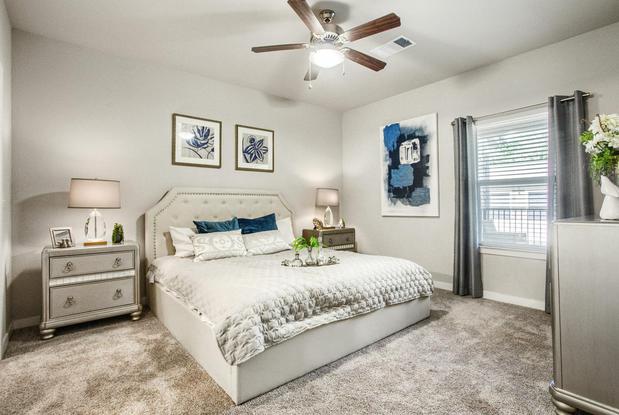 Images Urban Oaks at Conroe