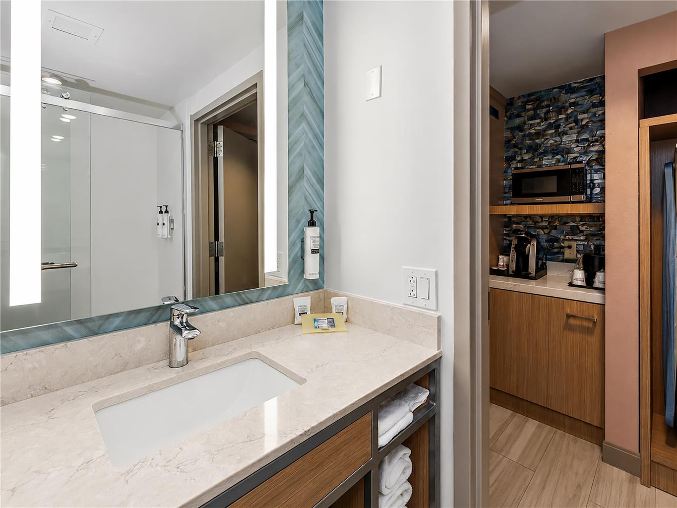 Guest room bath