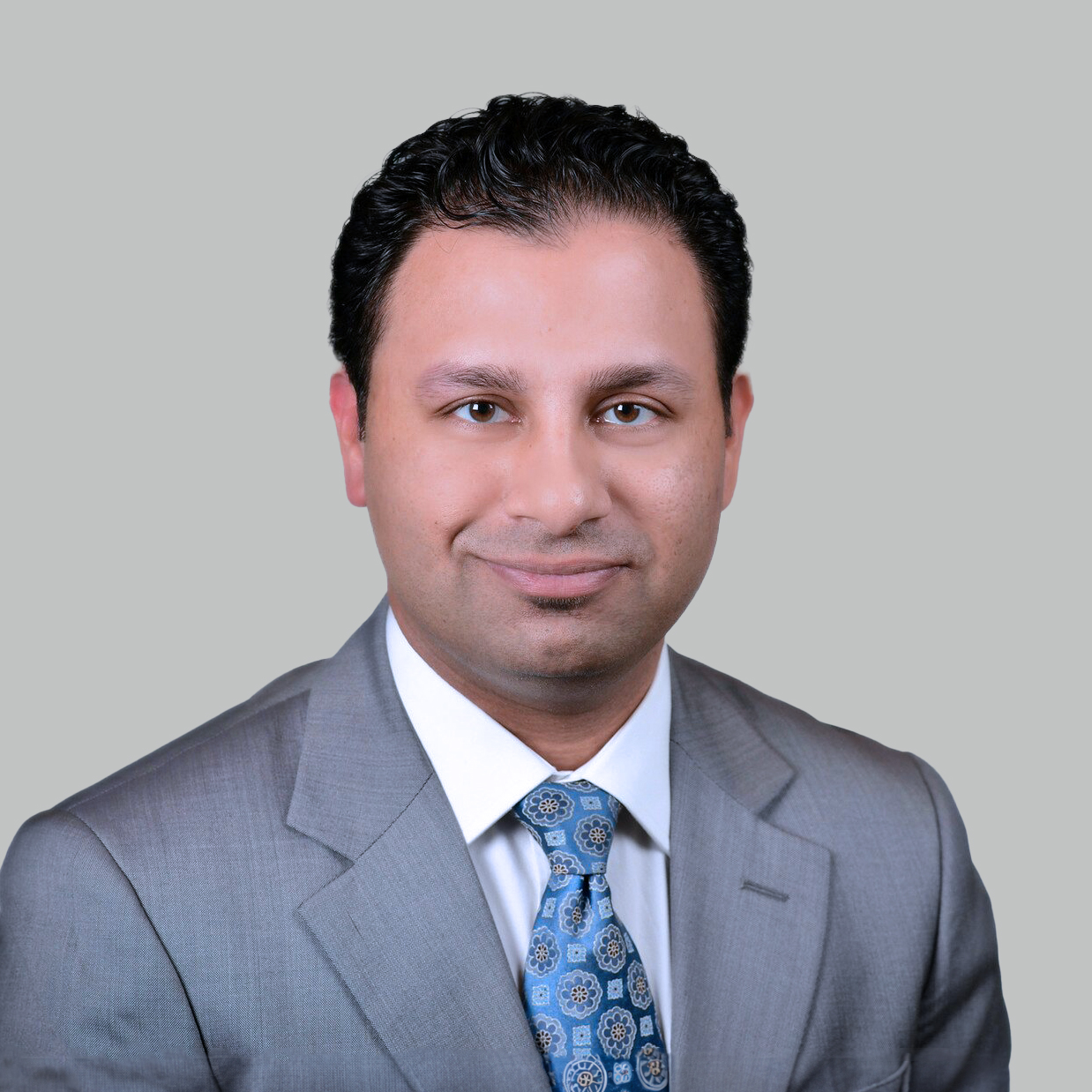 Headshot of Kevin Pasha, a wealth advisor at Chase