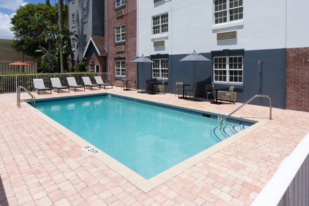 Images Candlewood Suites Miami - Doral by IHG