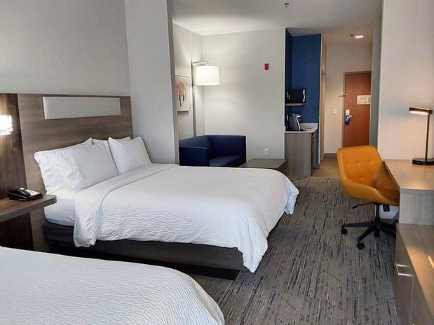 Images Holiday Inn Express & Suites Antigo by IHG