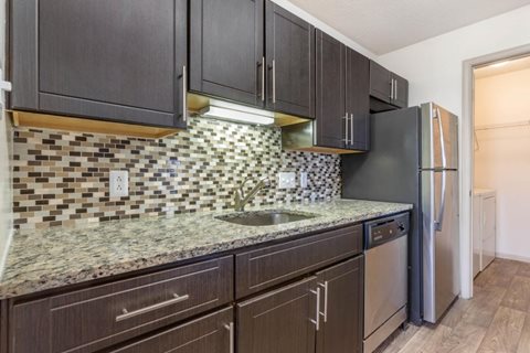 Madison Southpark Apartment Homes Photo