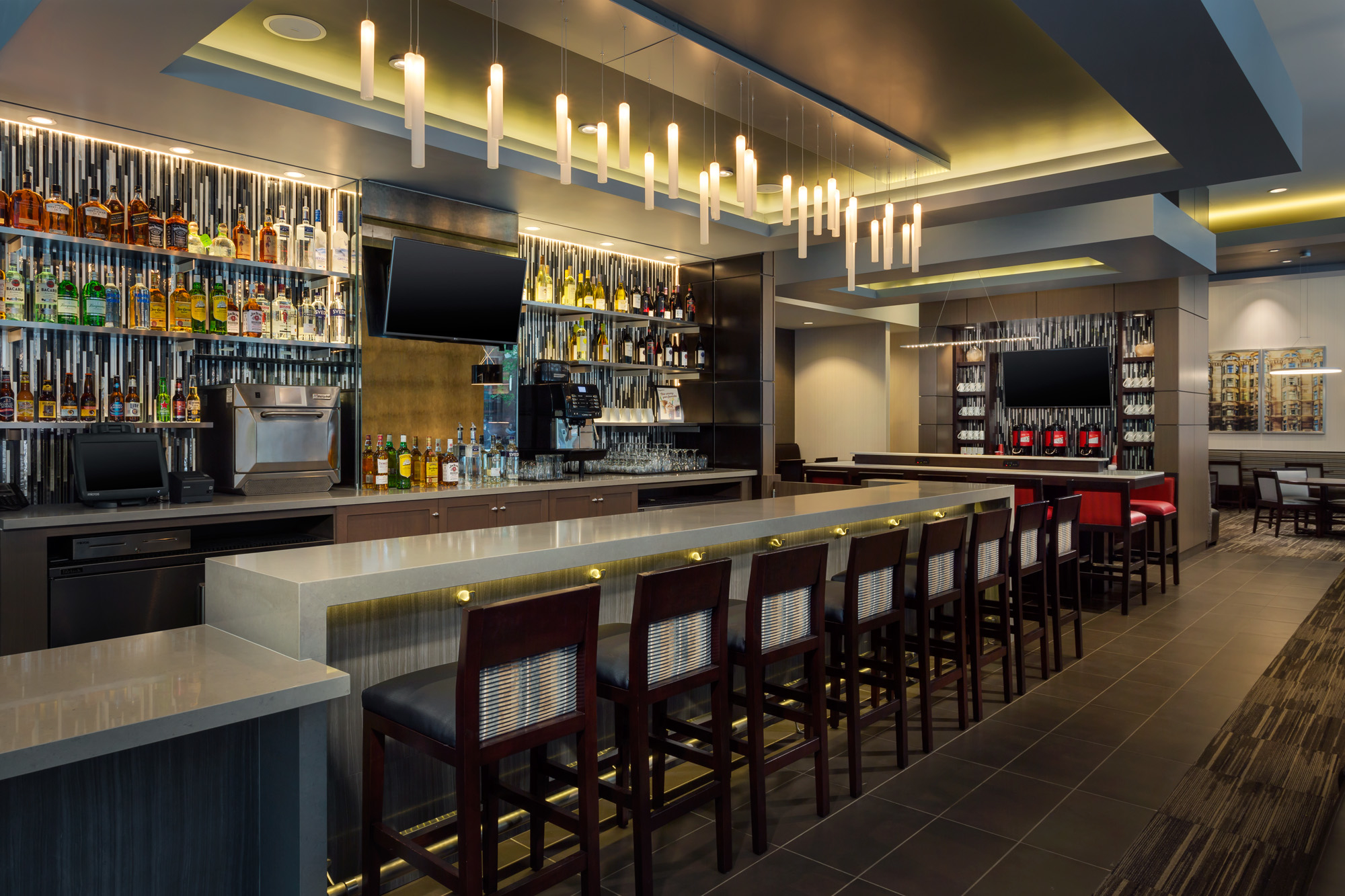 Enjoy a cocktail at the Bar at the Hyatt Place Chicago/Downtown-The Loop.