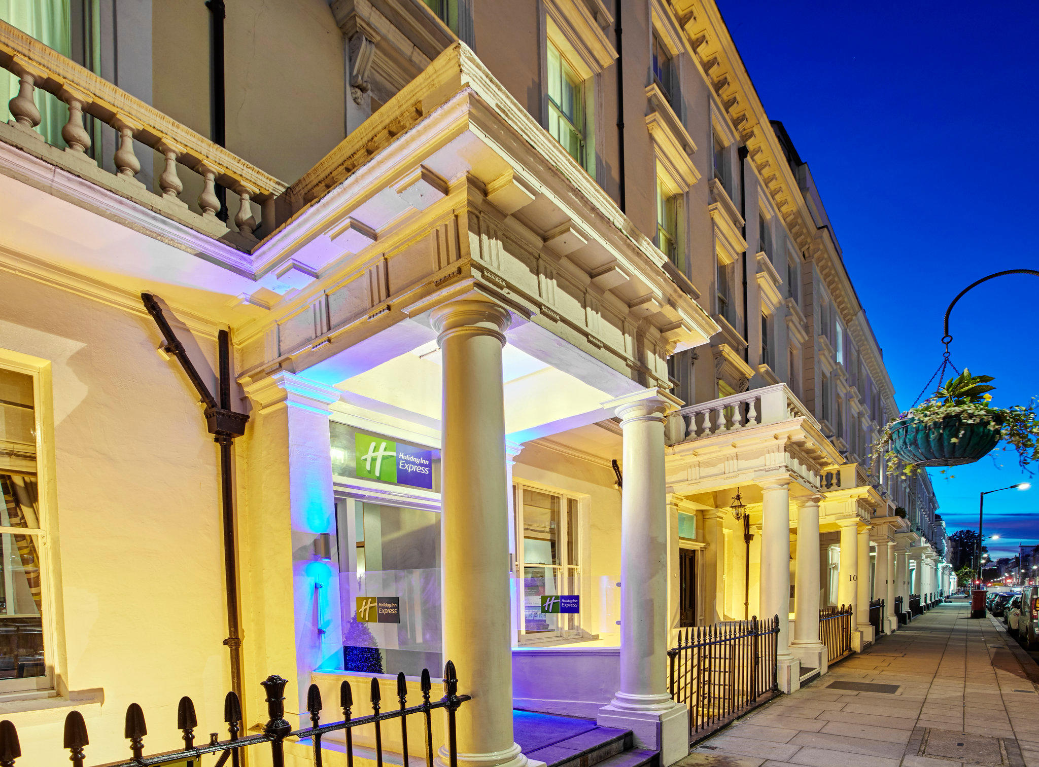 Holiday Inn Express London - Victoria, an IHG Hotel London 020 7630 8888