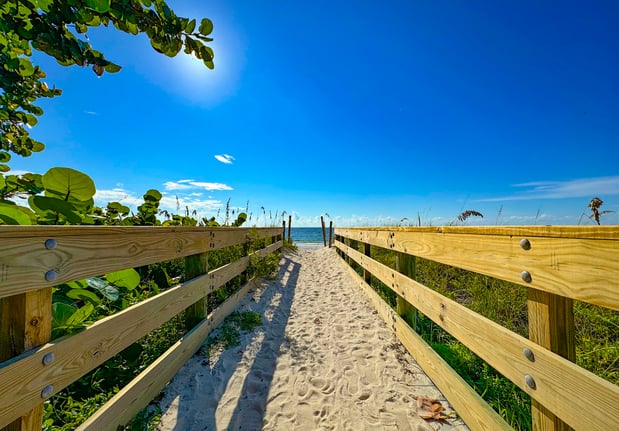 Images Holiday Inn & Suites Clearwater Beach S-Harbourside by IHG