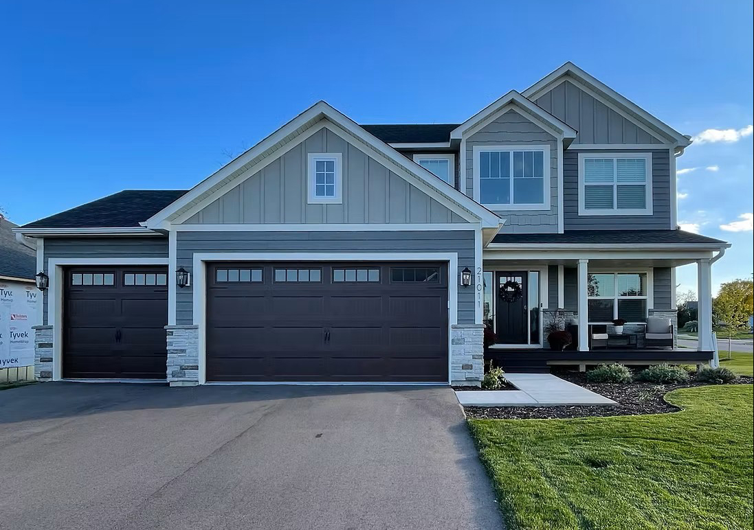 Window repair and window replacement is made easy with the window specialists at Summit Builders Inc.!