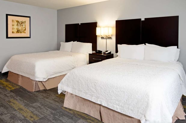 Images Hampton Inn & Suites Bakersfield/Hwy 58, CA