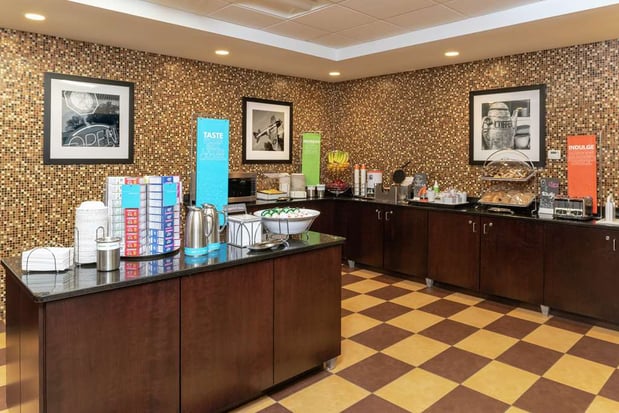 Images Hampton Inn & Suites Cleveland-Airport/Middleburg Heights