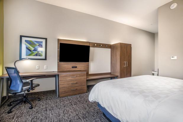 Images Holiday Inn Express & Suites Tulsa East - Catoosa by IHG